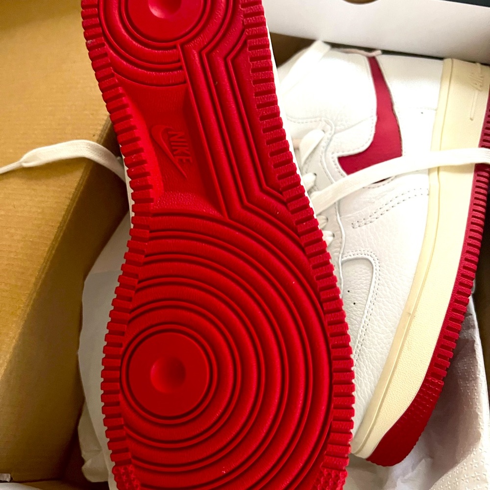 BRAND NEW NEVER WORN!!!! Nike Air Force. Sculpt - Summit White/Gym Red